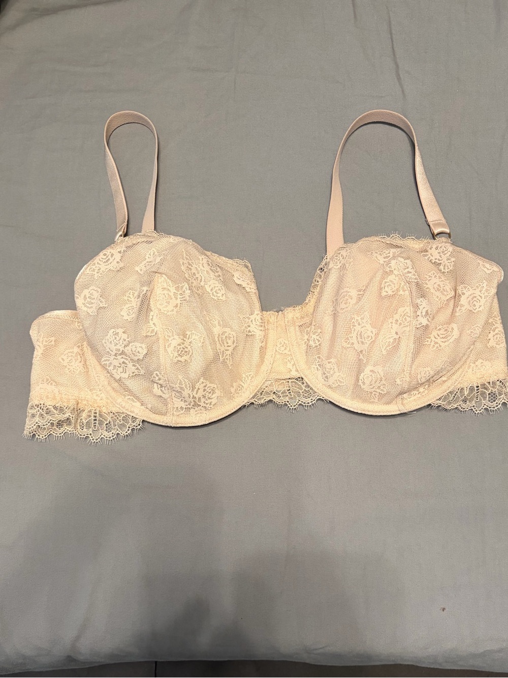 Lace Underwire Bra in Light Beige